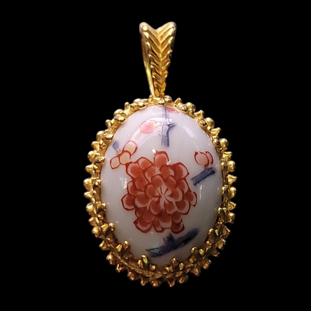 EUC Vintage Gold Imari Porcelain Floral Pendant Arita Japan Danbury Mint
